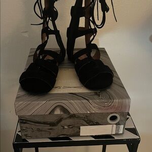 Jeffrey Campbell Black Strappy flat sandals! Fun boho look. Size 7.5